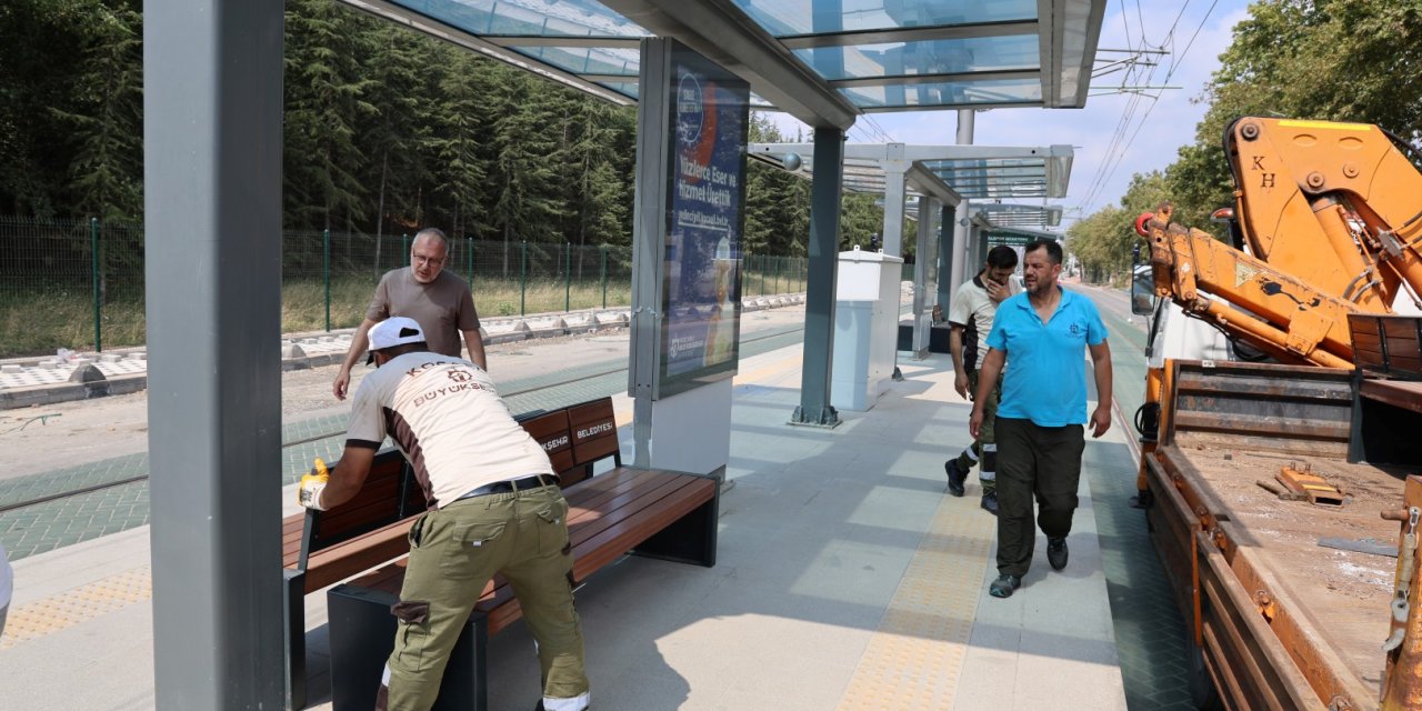 Tramvay duraklarına 260 yeni bank