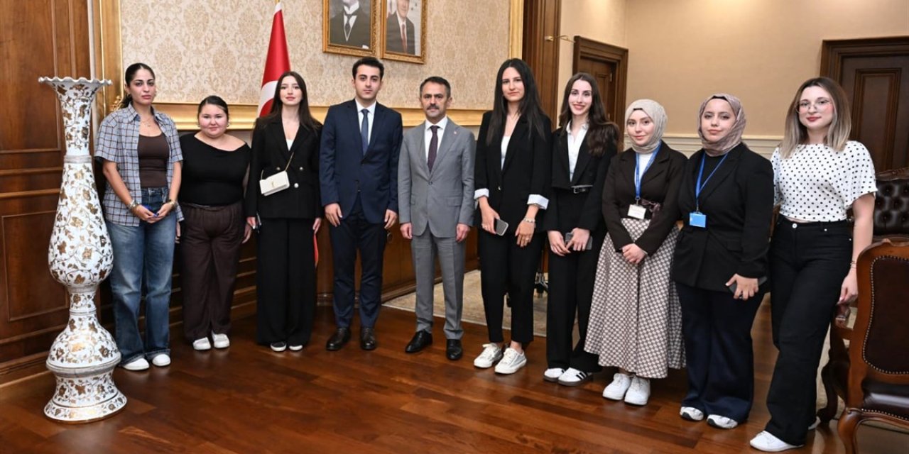 Staj Yapan Öğrenciler  Vali Aktaş’ı Ziyaret Etti