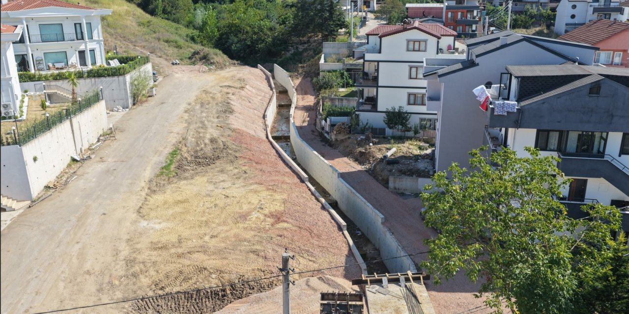 Başiskele’nin farklı noktalarına binlerce metrelik altyapı yatırımı