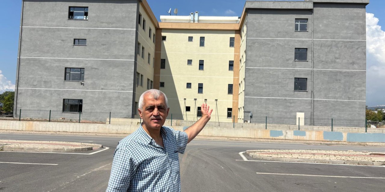 Gergerlioğlu’ndan Derince Diş Hastanesine tepki; “Beceriksizlik abidesi”