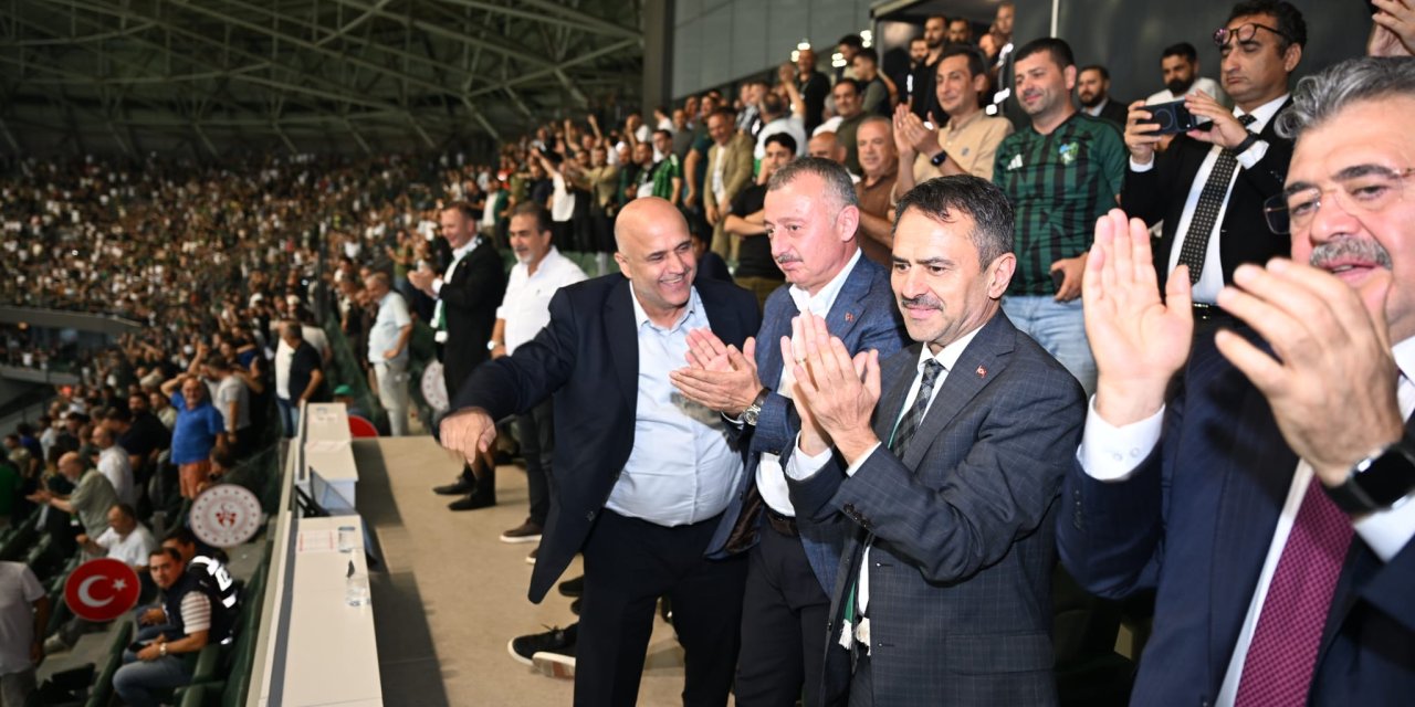 Vali Aktaş, Kocaelispor ve Amed Maçını İzledi
