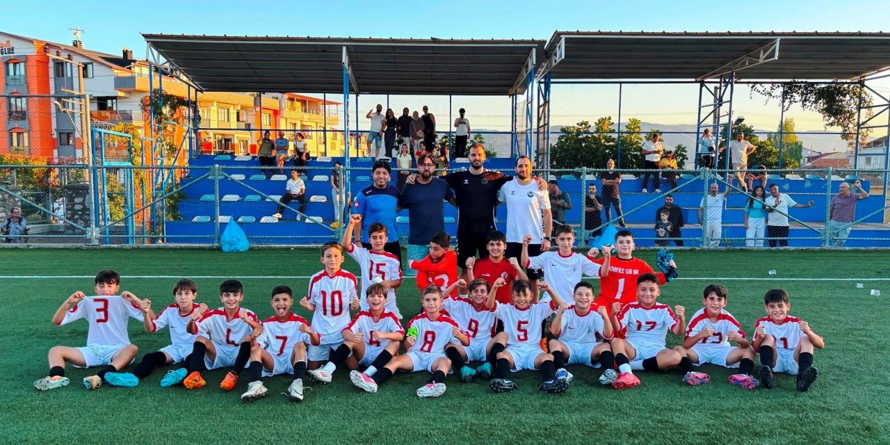 Körfez Gençlerbirliği U12 takımı minikler namağlup şampiyon oldu