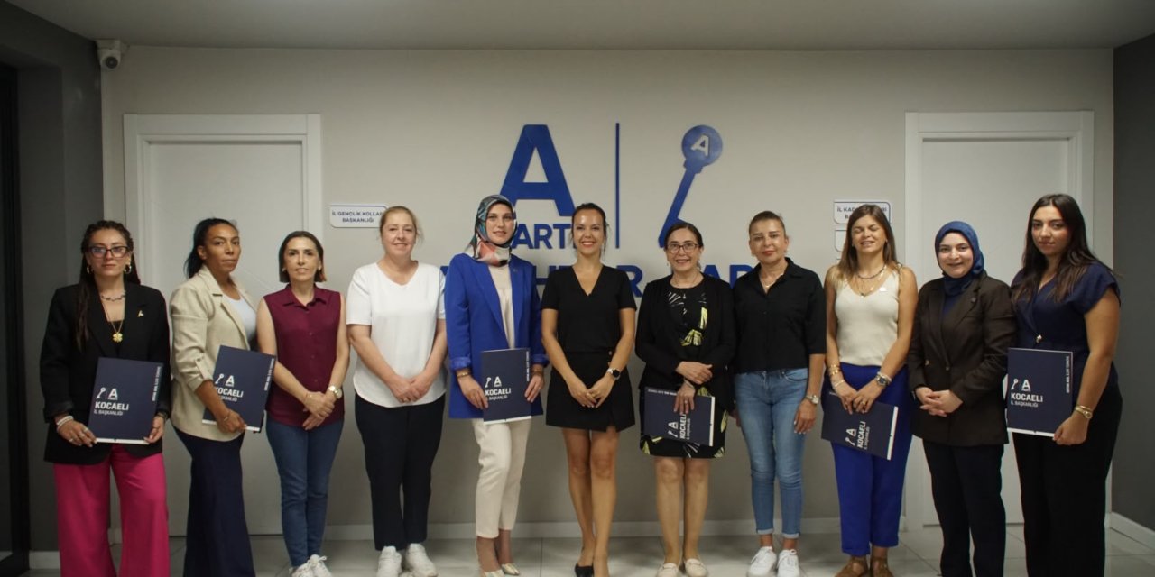 Anahtar Parti Kocaeli İl Kadın Kolları’nda Yönetim Kadrosu