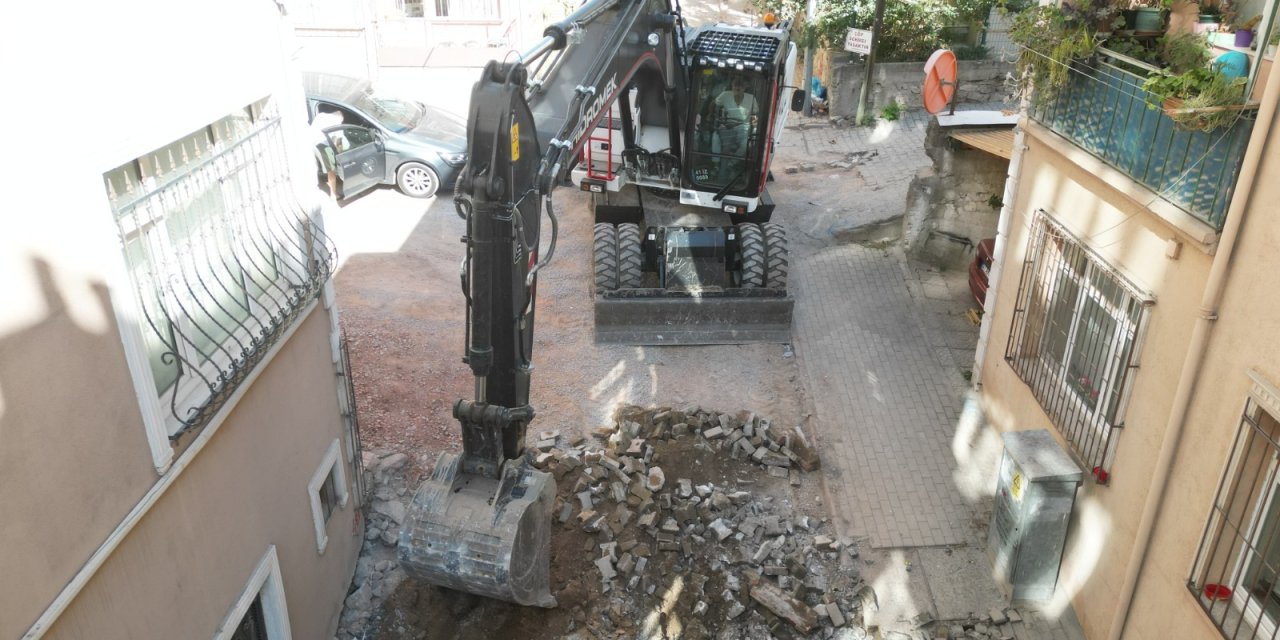 İzmit Belediyesi, Yukarı Pazar Caddesi’ni yeniliyor