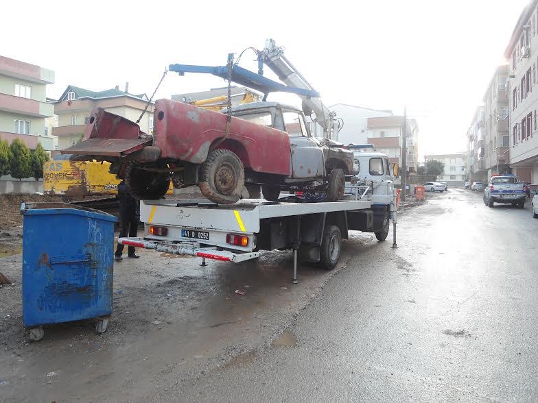 Darıca’da hurda araçlar toplanıyor