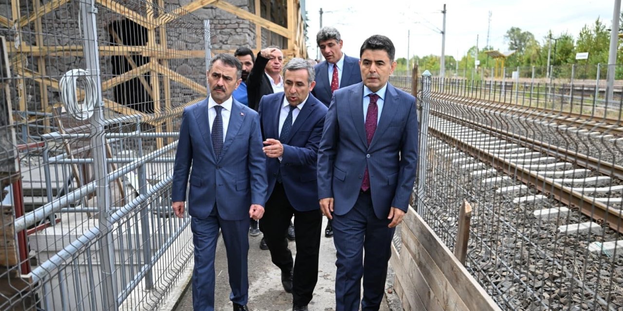 Bakan Yardımcısı Boyraz, tarihi garda restorasyon çalışmarını inceledi