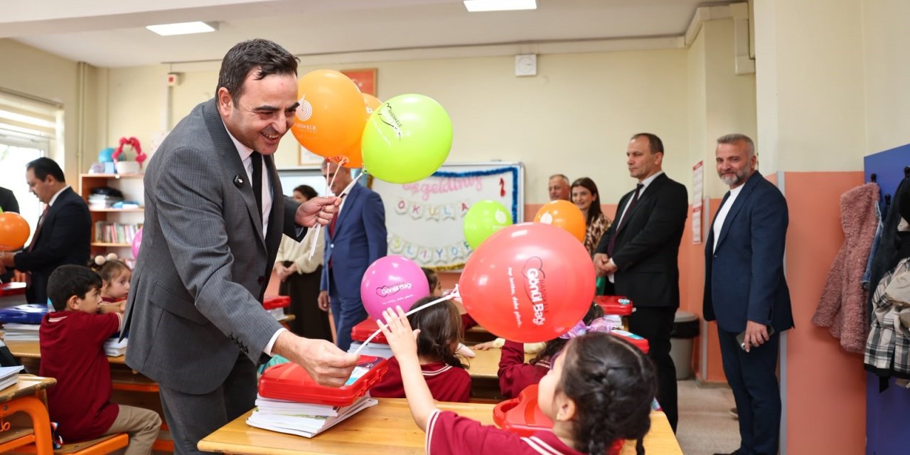 Başiskele'de miniklere kırtasiye hediyesi
