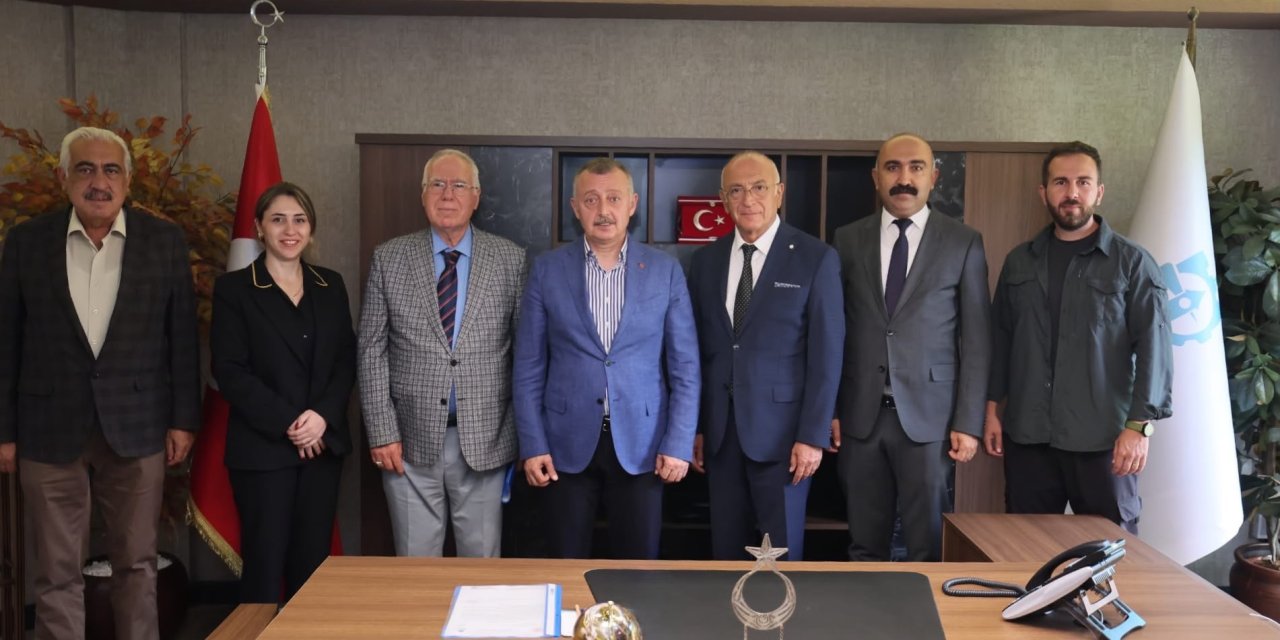 Cem Vakfı, teşekkür için  Büyükakın’a geldi