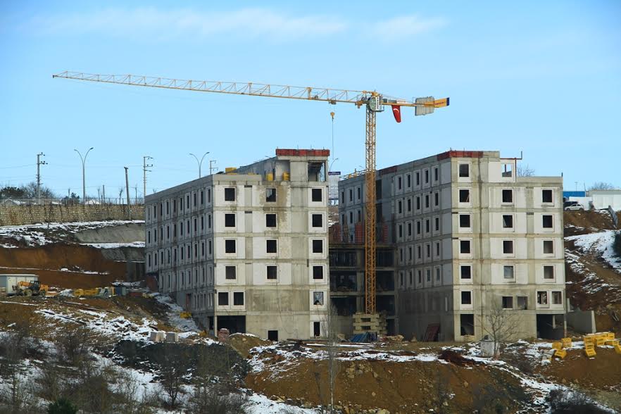 Yurt binası inşaatı sürüyor