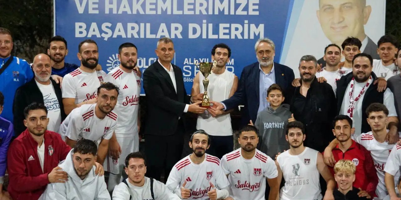 Gölcük Belediye Başkanlık Kupası'nda Şampiyon Ulaşlıspor