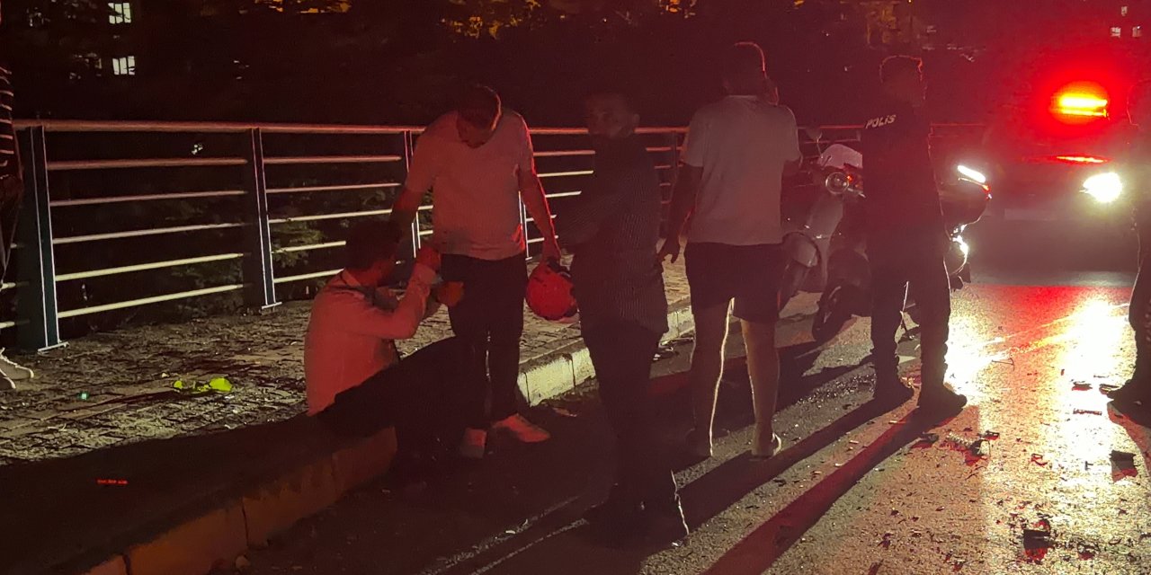 Virajı alamayan otobüs, iki otomobile çarptı