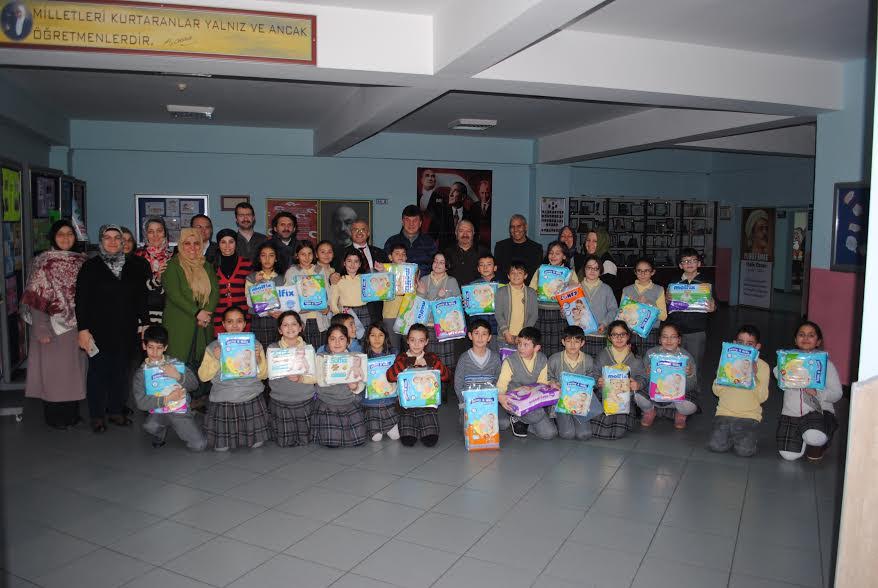 Öğrencilerden Halep’e yardım