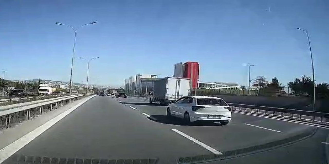 Araçların arasında makas atarak ilerledi