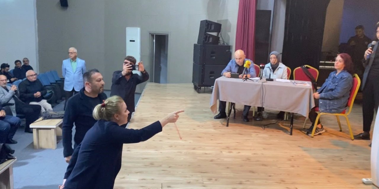 Toplantıda tansiyon yükseldi, yetkililer salonu terk etti