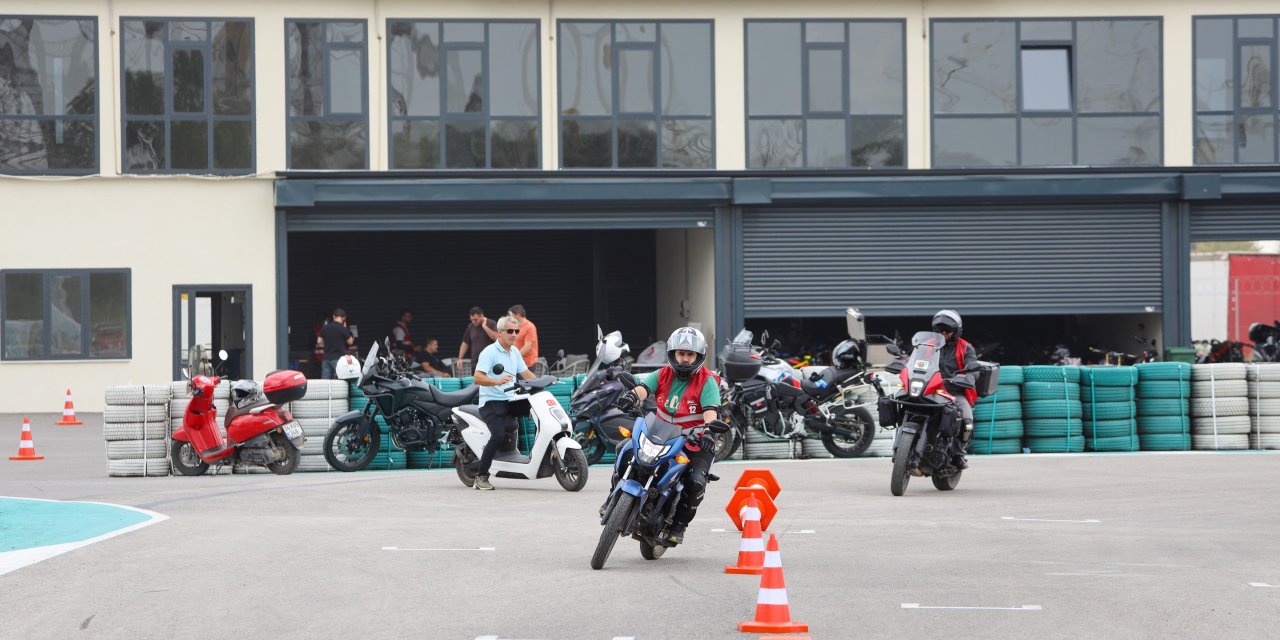 Motosiklet sürücülerine ücretsiz eğitim
