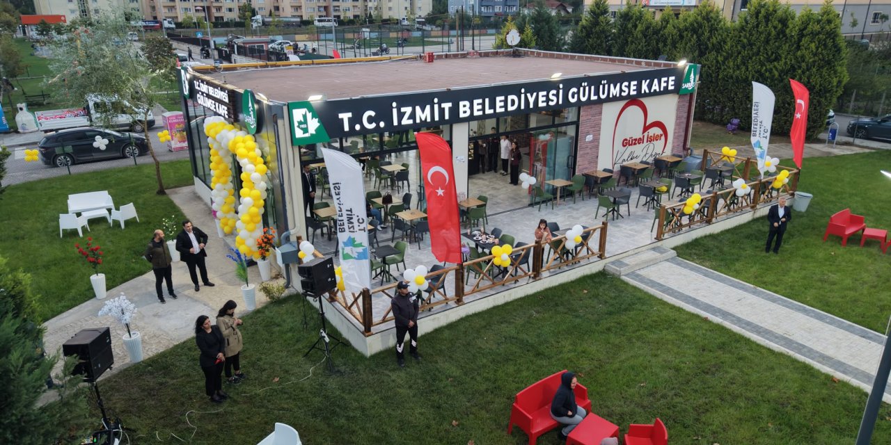 Alikahya’ya  Gülümse Kafe açıldı