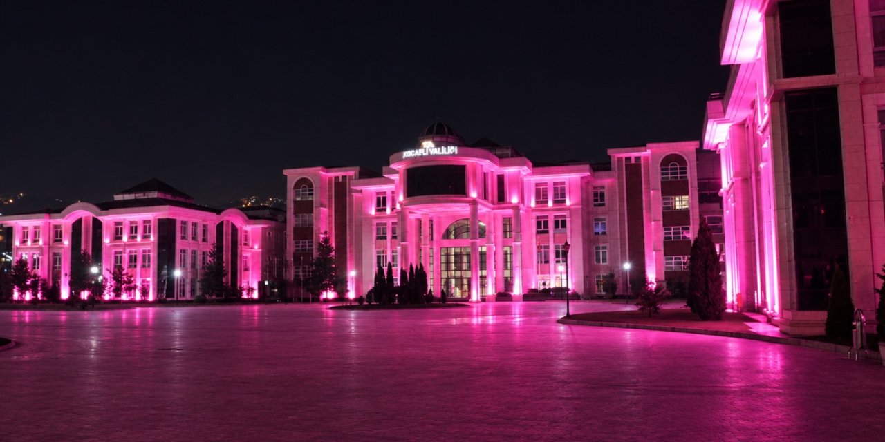 Kocaeli’de Meme Kanseri Farkındalığı İçin Pembe Işıklandırma