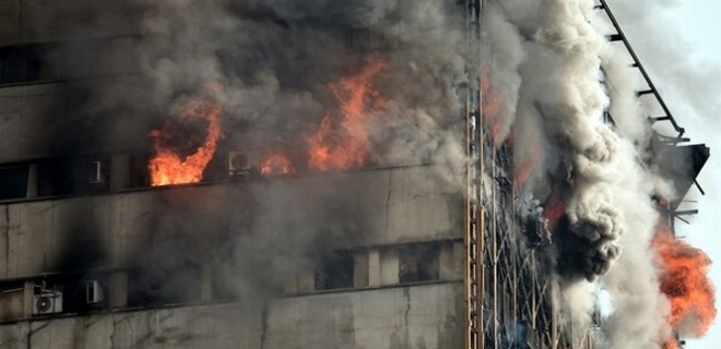 İran'da 17 Katlı Bina Canlı Yayında Çöktü