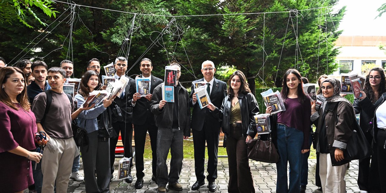 Kocaeli Üniversitesi’nde “Ağaçlar Kitap Açtı”
