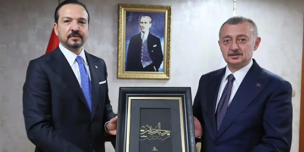 Zorlu’dan Büyükakın’a övgü