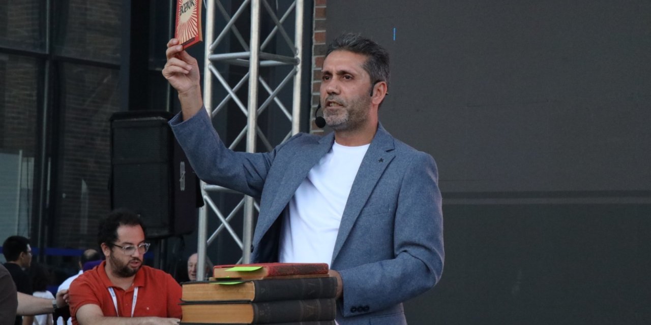 Kitap fuarında müzayede heyecanı