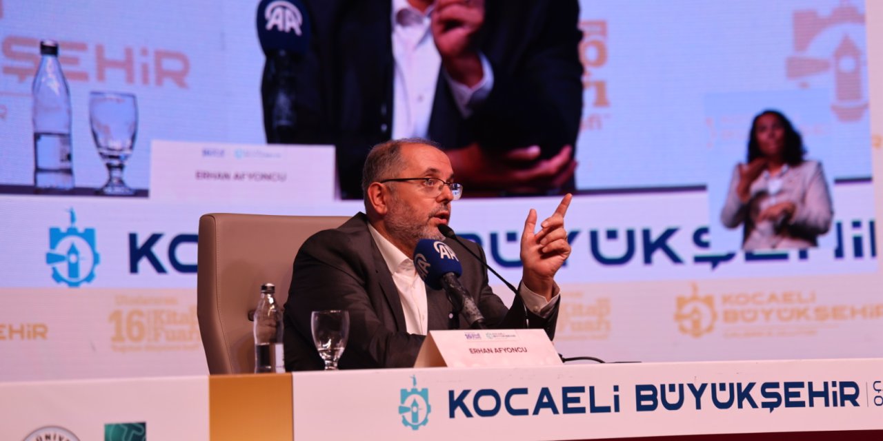 Afyoncu’dan Kocaeli Kitap Fuarı’nda tarih dersi