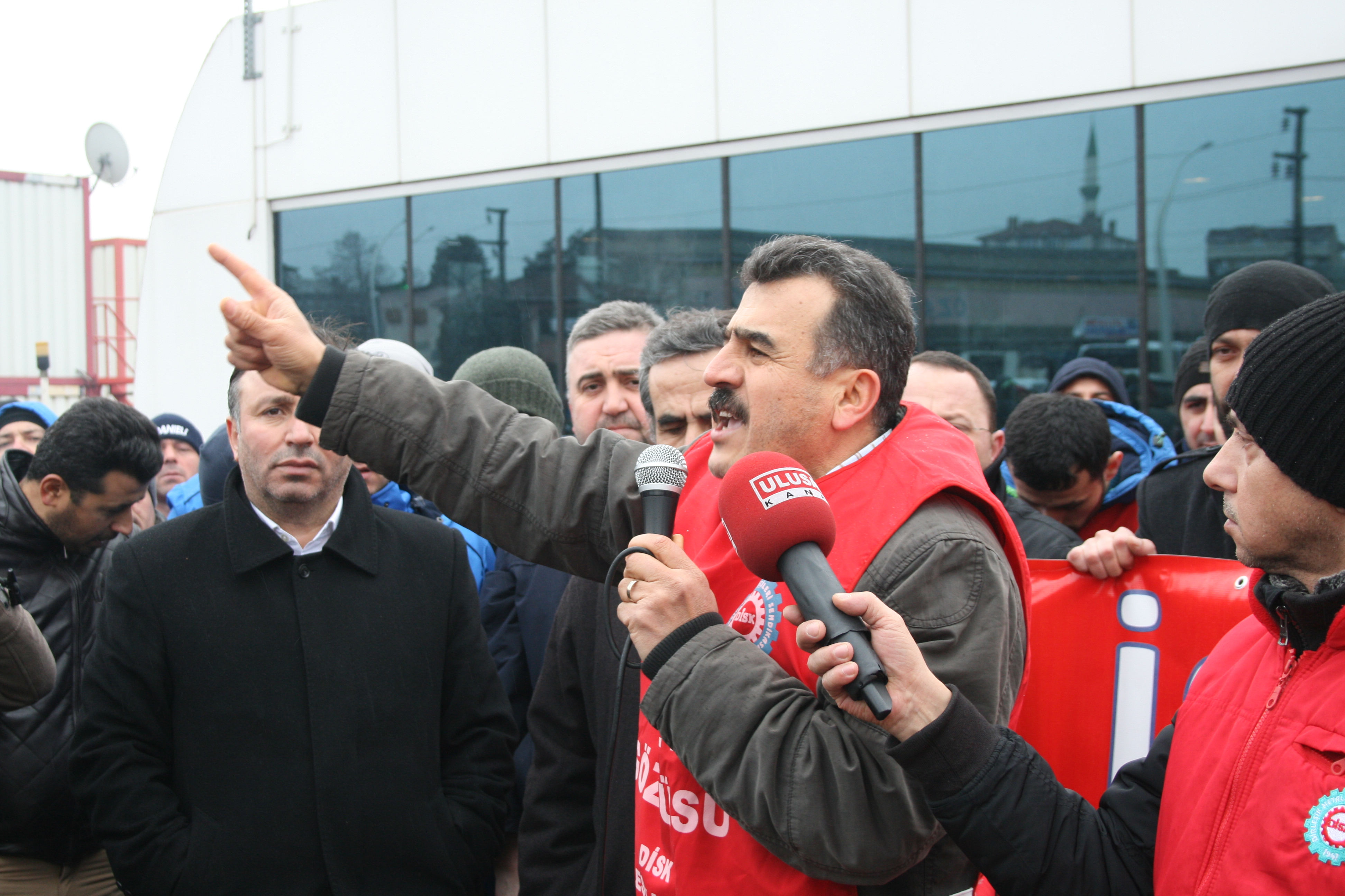 Metal işçisi Gebze’de greve çıktı