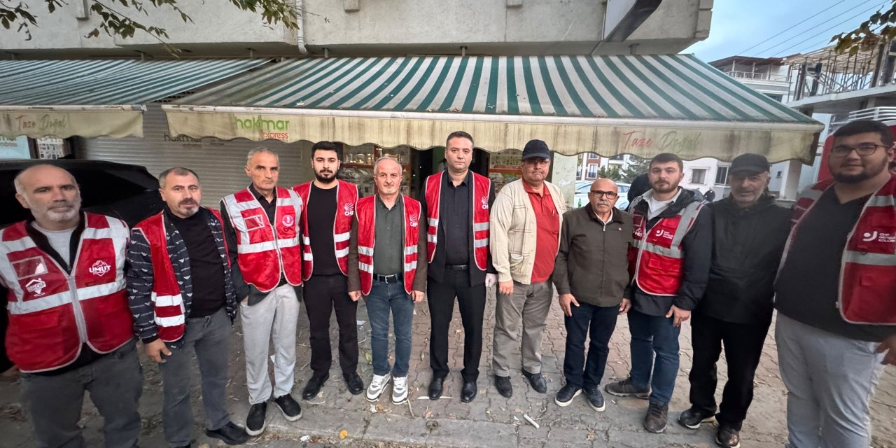 CHP'den İşçilere Simit  ve Meyve Suyu İkramı