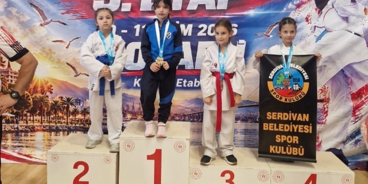 Kartepe Belediyespor karate takımından 18 madalya
