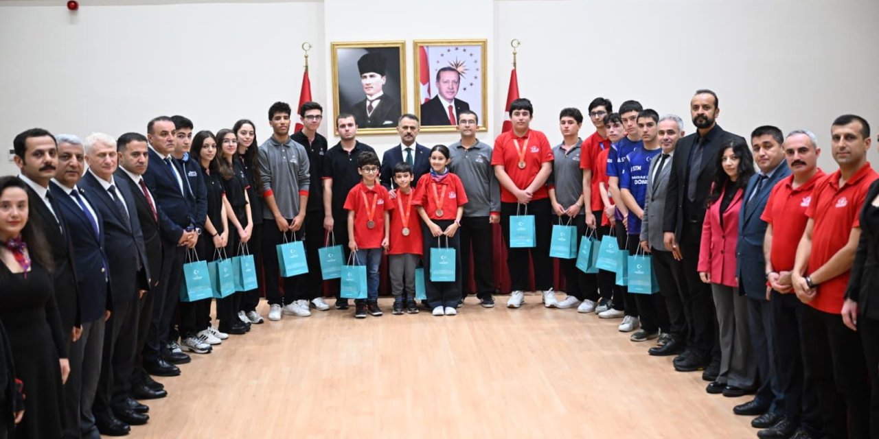Öğrenciler, Vali  Aktaş'ı Ziyaret Etti