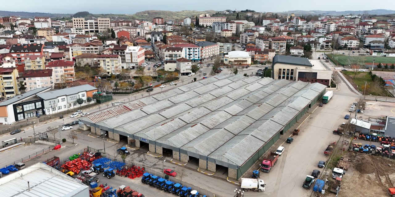 Kandıra Kapalı Pazaryeri’nde  Yenileme Çalışmaları Başladı