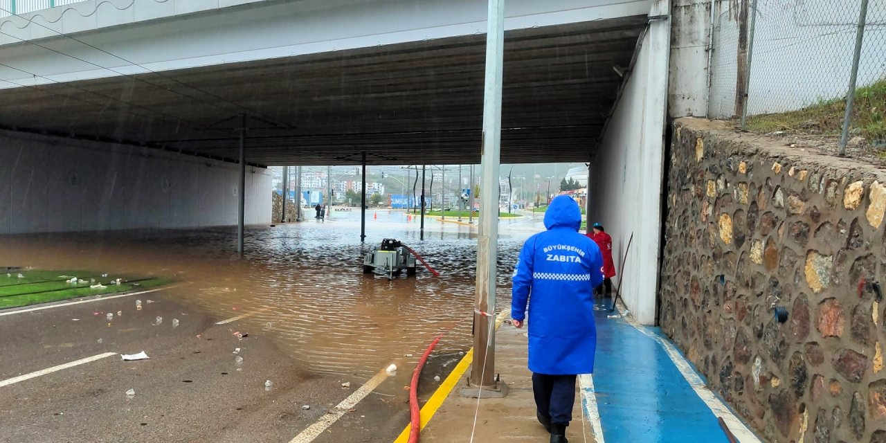Büyükşehir 897 personel  ve 512 araçla  teyakkuzda