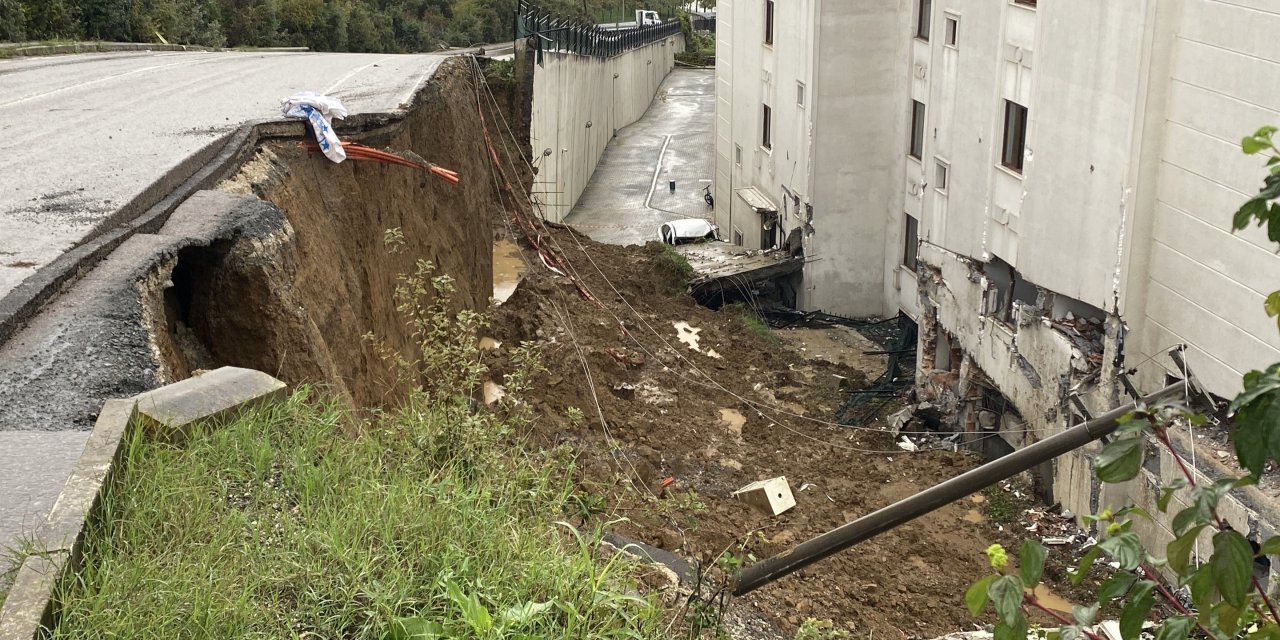 Kocaeli'de istinat duvarı çöktü