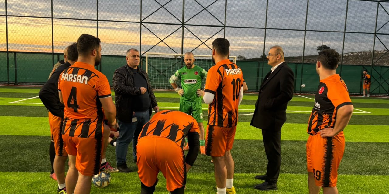 Parsan Futbol Takımı Finalde