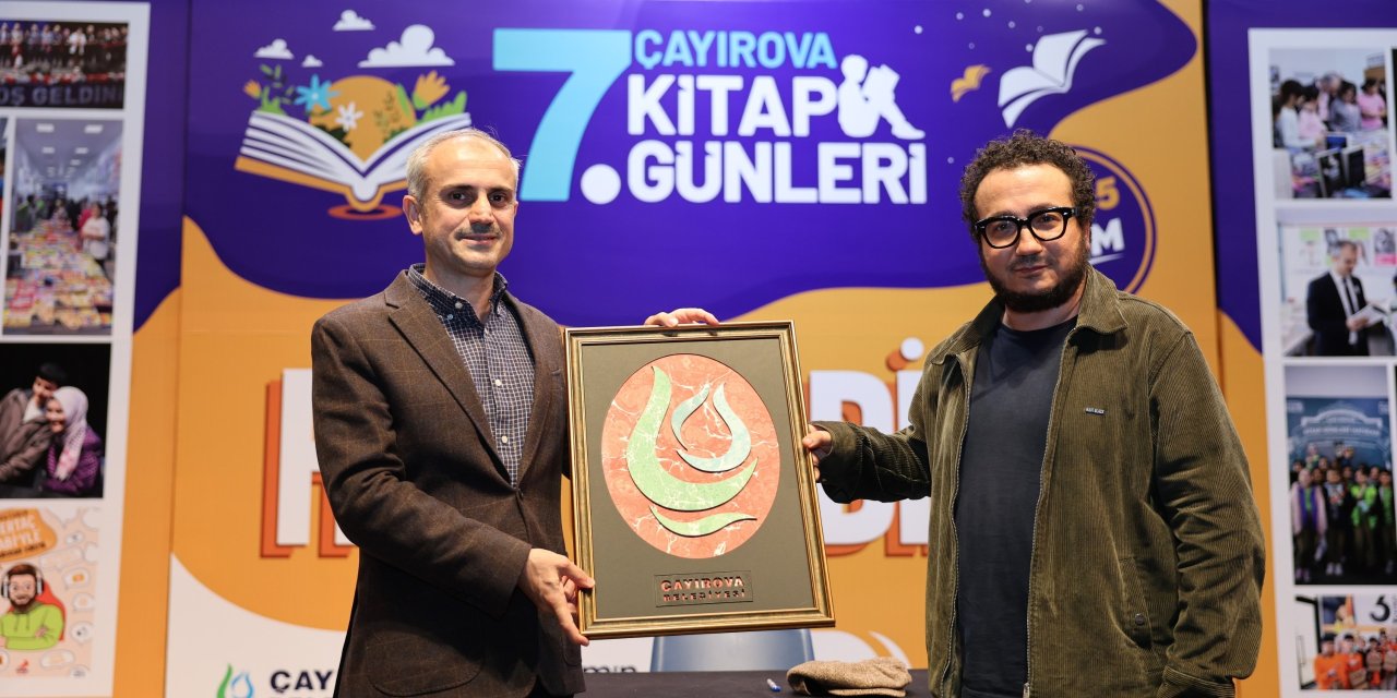 Erbaş, Çayırovalı sevenleriyle kitap günlerinde buluştu