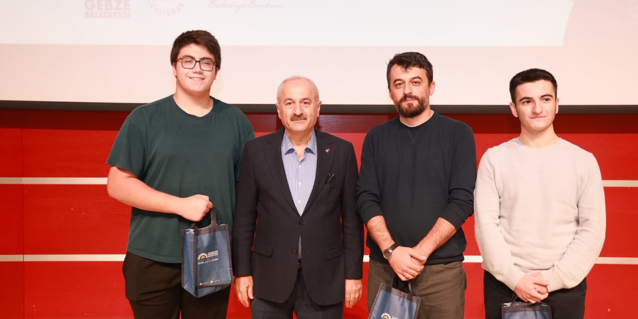 Gebze’de “Biz Kimiz?” Konferansı