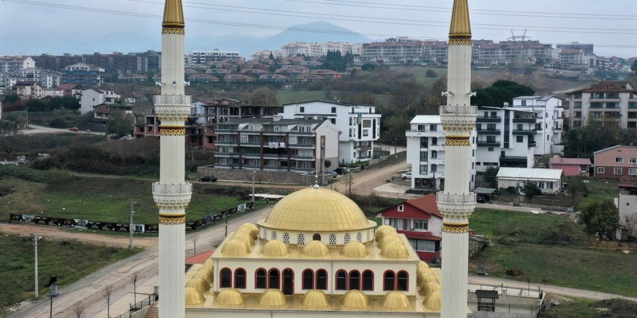 Riskli minareler çelik  sistemlerle yenilendi