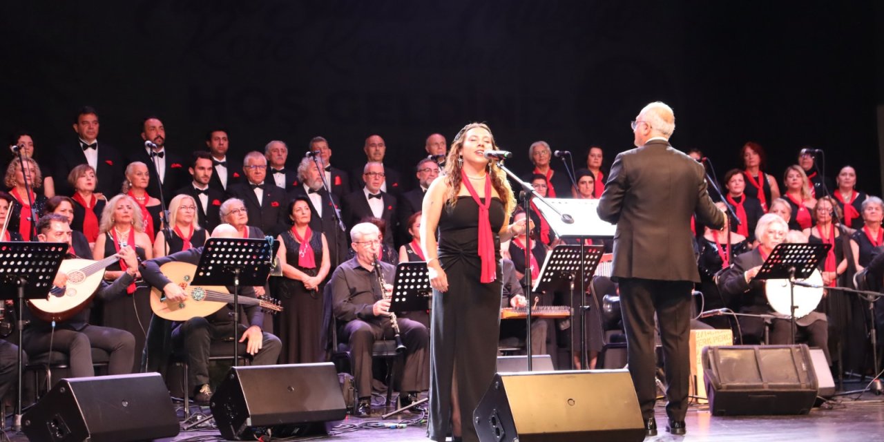 İzmit’te Cumhuriyet coşkusu Türk Sanat Müziği ile yaşandı