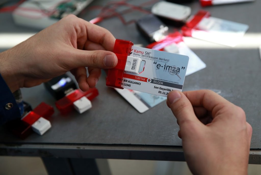 Çipli kimlik alacaklar dikkat!