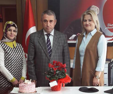 Kaymakama sürpiz doğum günü pastası