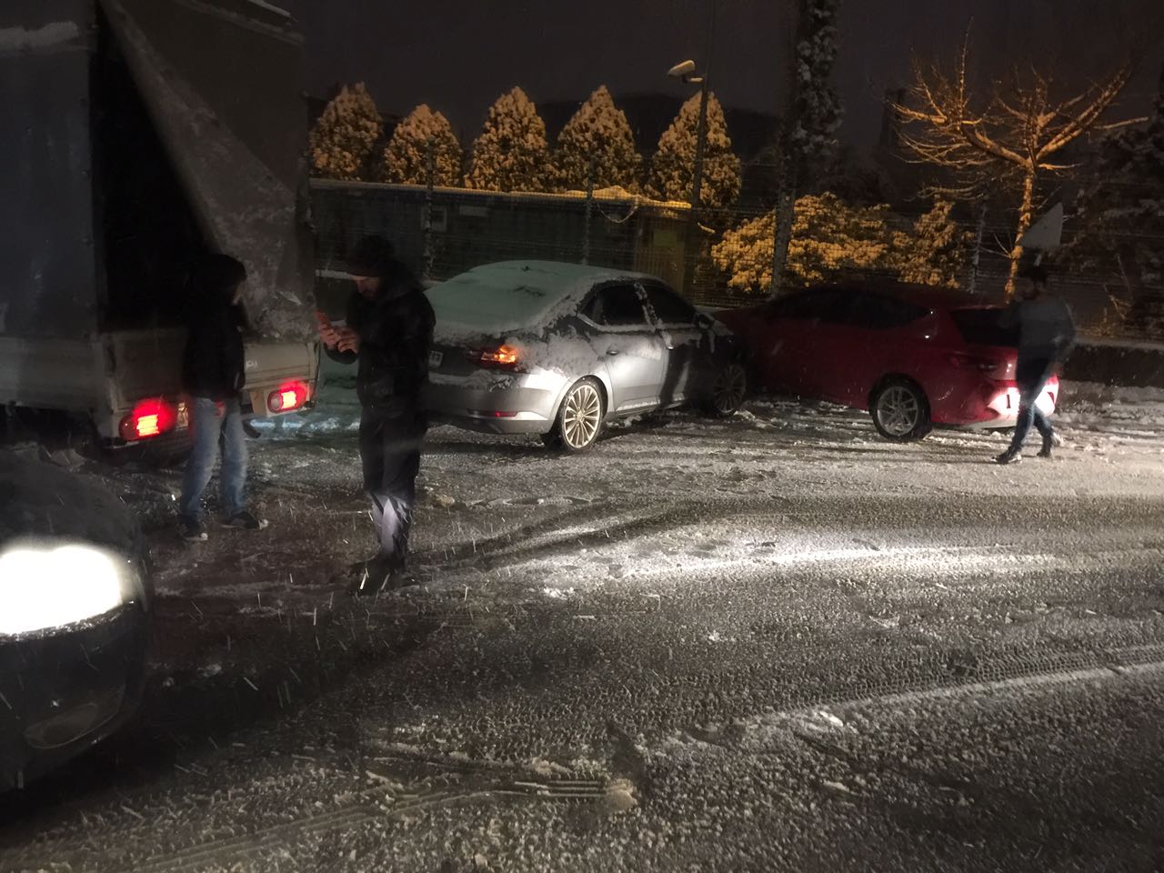 Gebze'de Kar Yağışı Kazaya Neden Oldu