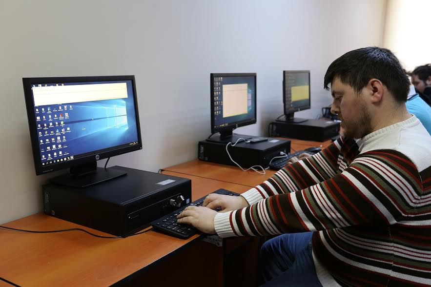 Görme engellilere bilgisayar kursu