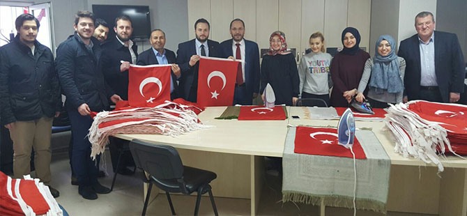 Bayrakları yıkayıp, ütülediler