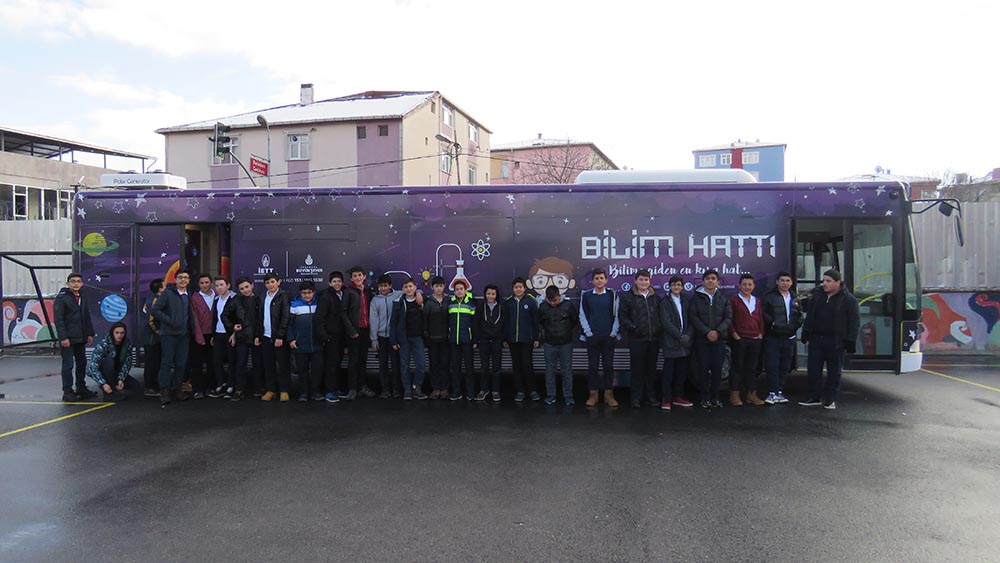 Bilim Otobüsü Gençlik İçin Yollarda
