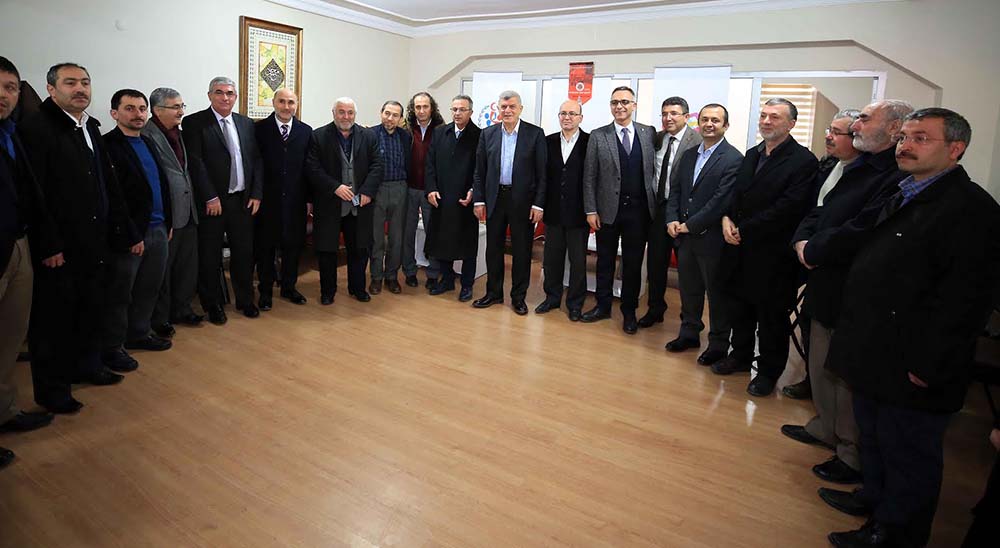 “Eğitim hayatlarında gençlerimizin yanındayız” 