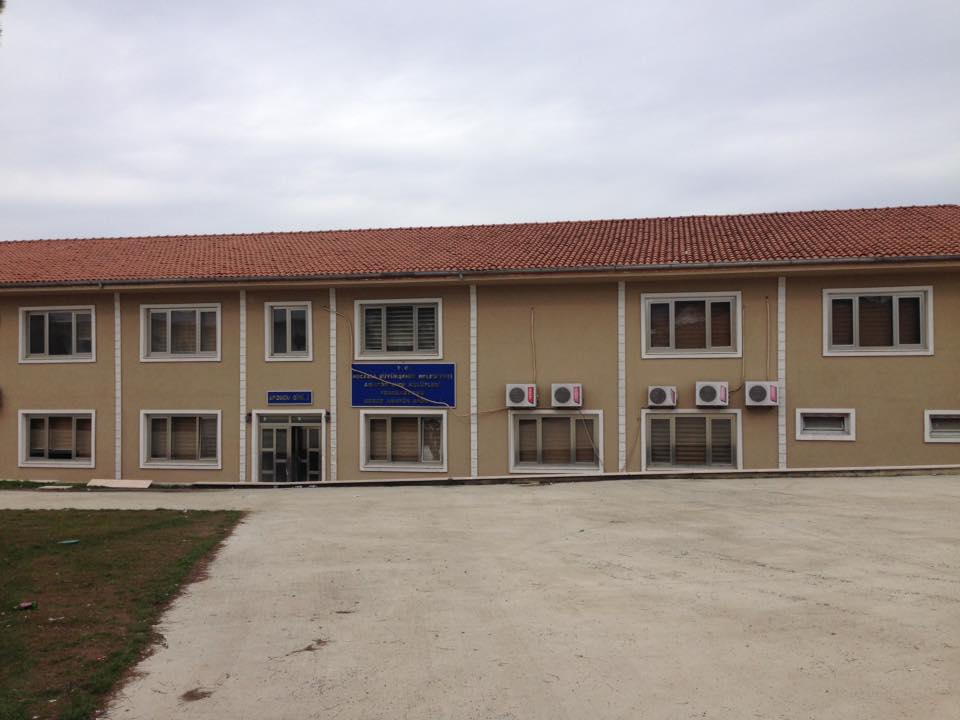 AMATÖR EVİNİ PİSLİK GÖTÜRÜYOR!