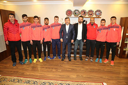 DARICA ATLETİZMDE ÇITAYI YÜKSELTTİ