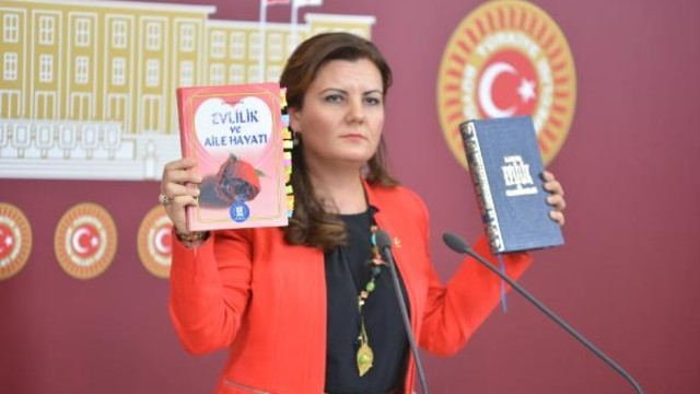 “O kitapları önlerine atacağım” 