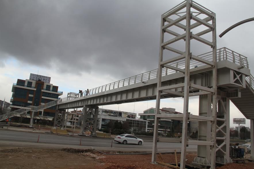 Yaya köprüsünde tabliyeler konuldu