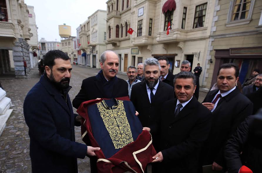 Kurtulmuş film platosunu gezdi